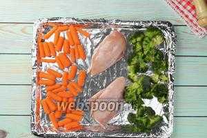 Куриное филе с морковью и брокколи в духовке 