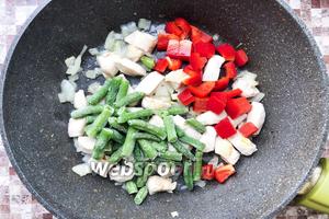 Куриное филе с овощами в томатном соусе 