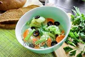 Овощной суп с маслинами 