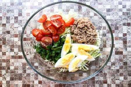 Салат с белокочанной капустой и тунцом 