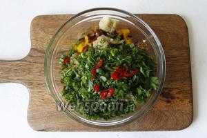 Тёплый салат из печёных овощей с перцем чили и зеленью 
