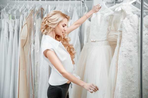 Покупать свадебное платье во сне: толкование сонниками