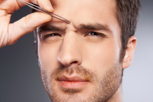 Как правильно подстричь брови