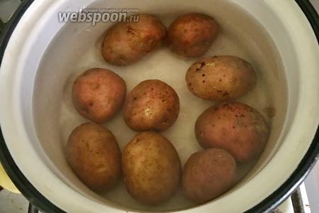 Печёный картофель со спаржей и чесноком 