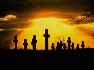 Узнаем, к чему снится кладбище, что означает видеть во сне памятники и могилы. Предвестники сна