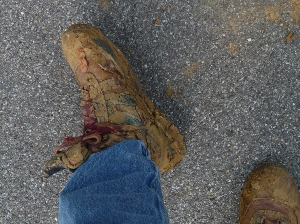 Значения по сонникам, к чему снятся разные виды грязной обуви