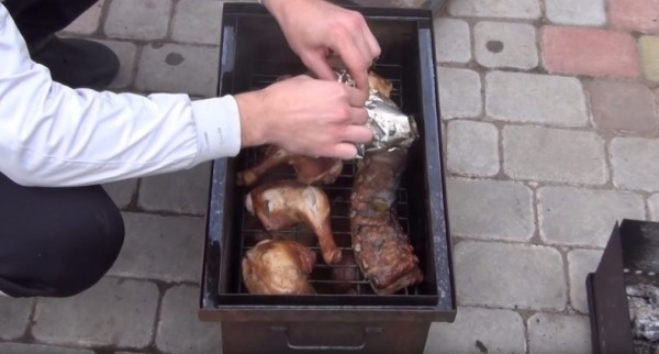 Как коптить мясо или рыбу в домашних условиях: простой рецепт | (Фото & Видео)