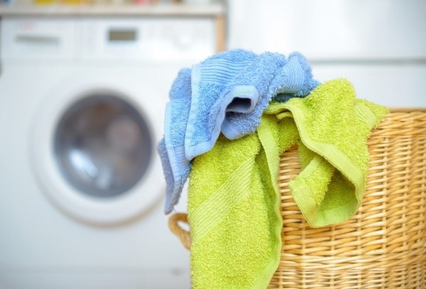 15 способов, как отстирать кухонные полотенца от застарелых пятен и запаха