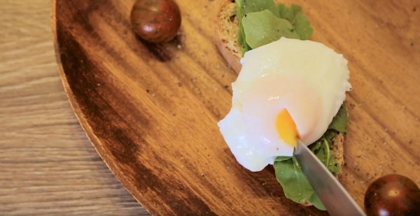 Как приготовить яйцо пашот в домашних условиях: 2 простых способа