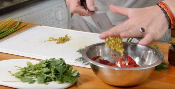 Самый вкусный соус к шашлыку в домашних условиях: простой рецепт