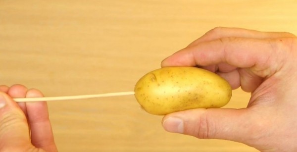 Как нарезать картофель спиралью и приготовить: простая пошаговая инструкция