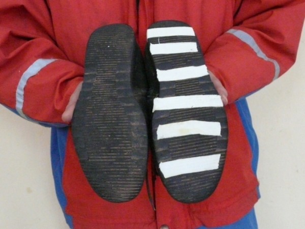 5 хитростей, которые помогут не скользить зимой в обычной обуви