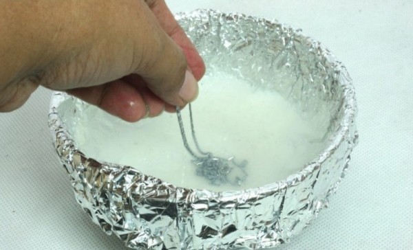 Чем чистить серебро в домашних условиях – лучшие средства