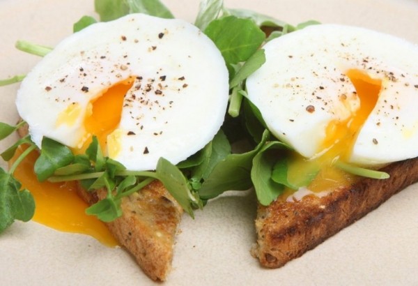 Как приготовить яйцо пашот в домашних условиях: 2 простых способа