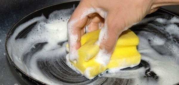 Как отмыть сковороду от нагара в домашних условиях