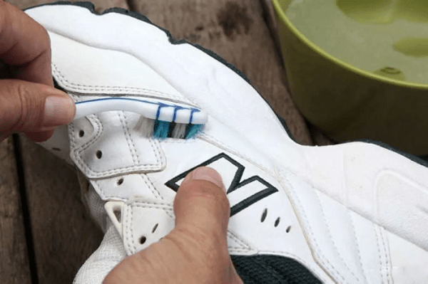 10 лайфхаков, чтобы кроссовки оставались ослепительно белыми даже через год после покупки