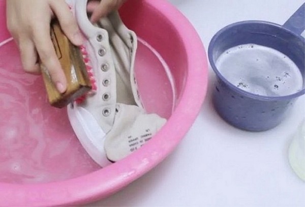10 лайфхаков, чтобы кроссовки оставались ослепительно белыми даже через год после покупки