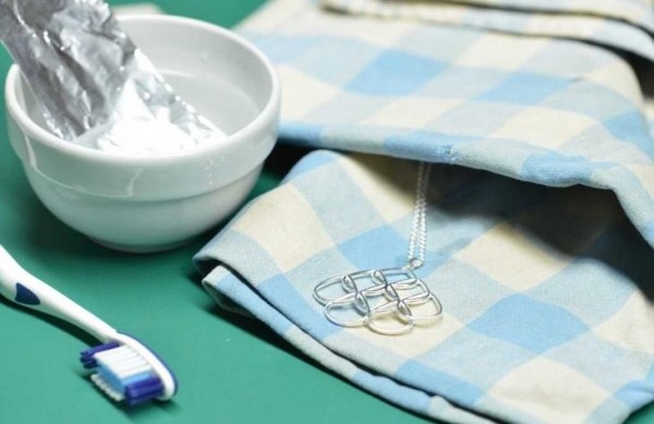 Как в домашних условиях эффективно почистить серебро: советы и нюансы