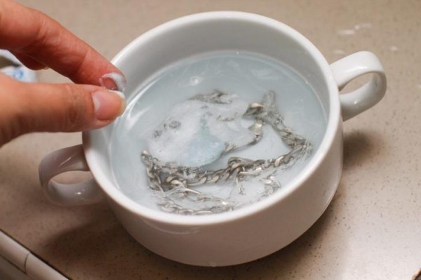 Как в домашних условиях эффективно почистить серебро: советы и нюансы