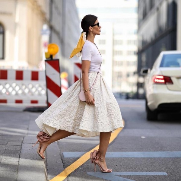 Создайте неповторимый и стильный образ! 18 примеров с чем носить юбку летом
