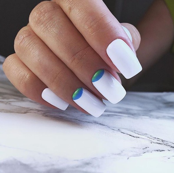 Лаконичный маникюр: 40 идей, которые прекрасно сочетаются с повседневными образами