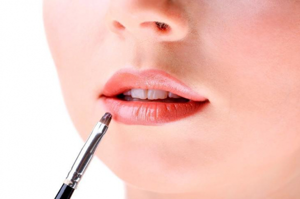 12 полезных лайфахов для макияжа губ