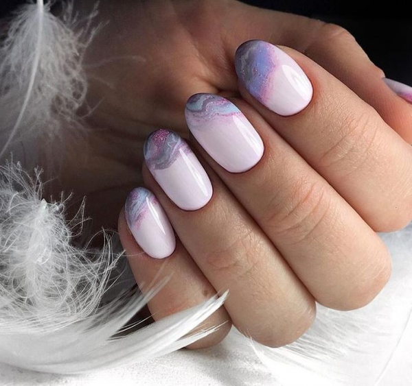 Лаконичный маникюр: 40 идей, которые прекрасно сочетаются с повседневными образами