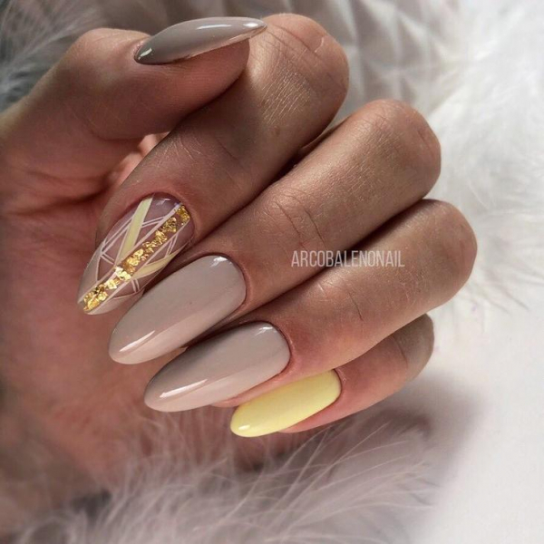 Лаконичный маникюр: 40 идей, которые прекрасно сочетаются с повседневными образами