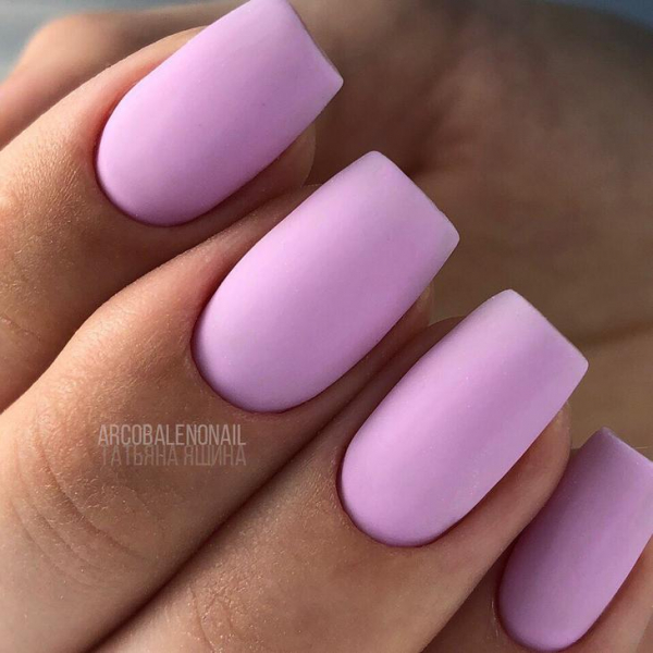 Лаконичный маникюр: 40 идей, которые прекрасно сочетаются с повседневными образами