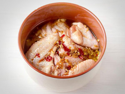 Как вкусно приготовить крылышки в соевом соусе с хрустящей корочкой Как вкусно приготовить крылышки в соевом соусе с хрустящей корочкой