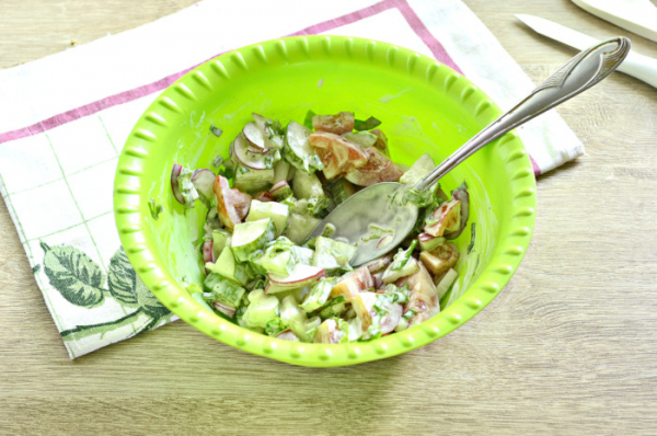 Овощной салат из редиски с майонезом рецепт