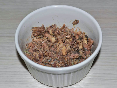 Слоеный салат с рыбными консервами