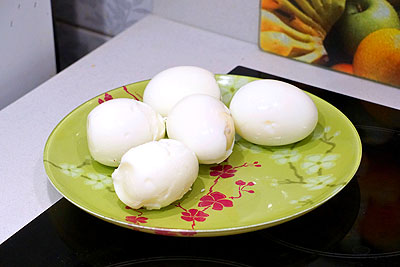 Мясной рулет с яйцом