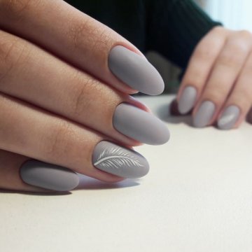 Серый маникюр: фото-новинки дизайна ногтей 2020-2021