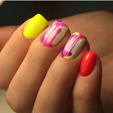 Цветной, разноцветный дизайн ногтей: фото-идеи  2021-2022
