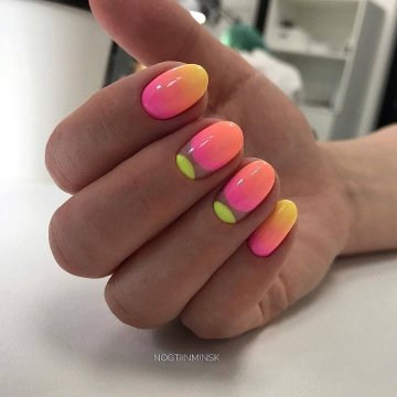 Цветной, разноцветный дизайн ногтей: фото-идеи  2021-2022