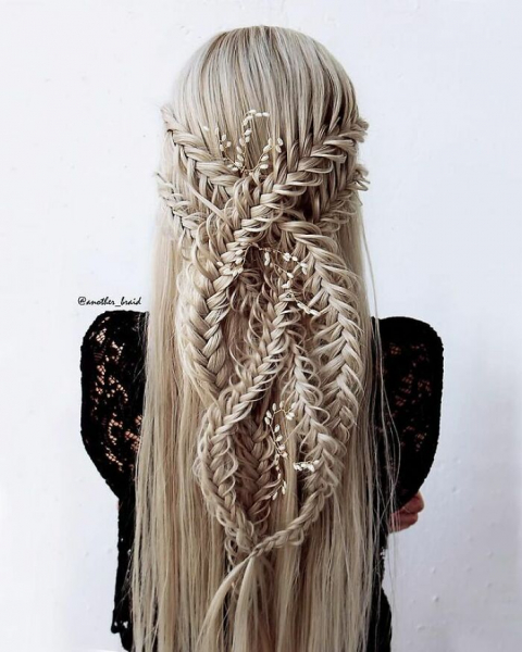 Девушка стала плести косы, и это прославило её на весь Инстаграм Девушка стала плести косы, и это прославило её на весь Инстаграм