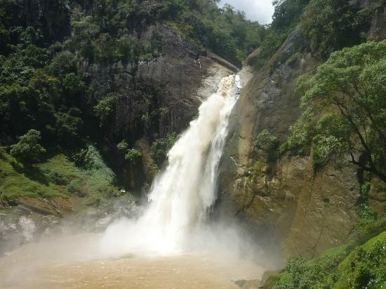 Самые красивые водопады Шри-Ланки: название, описание, фото