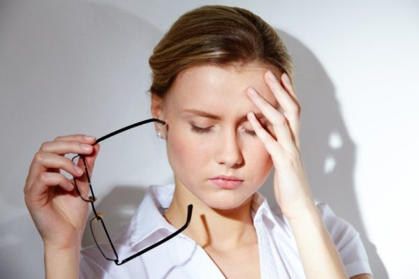 Наиболее вероятные причины зуда головы и методы устранения неприятного симптома