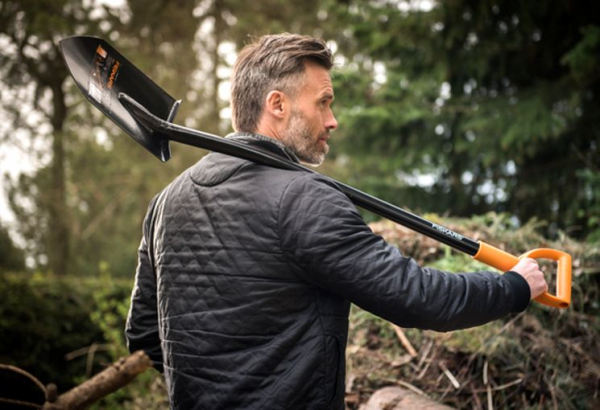 Садовый инвентарь Fiskars — тестируем инструменты для сада Фискарс: лопаты, тяпки и др.