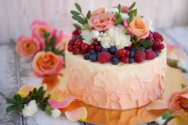 Украшение торта живыми цветами в домашних условиях
