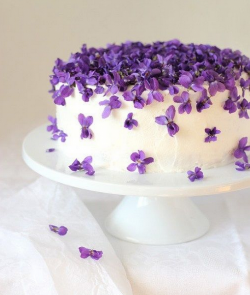 Украшение торта живыми цветами в домашних условиях